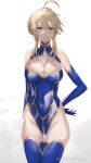  1girl ahoge arm_behind_back artist_name artoria_pendragon_(fate) artoria_pendragon_(lancer)_(fate) ass_visible_through_thighs bangs bare_shoulders blonde_hair blue_gloves blue_thighhighs breasts cleavage closed_mouth commentary covered_navel cowboy_shot dot_nose elbow_gloves fate/grand_order fate_(series) gloves gold_trim green_eyes hand_on_hip highleg highleg_leotard highres kelvwinte large_breasts leotard long_bangs long_hair simple_background smile solo split_mouth thigh_gap thighhighs white_background 