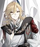  1boy absurdres blonde_hair blue_feathers closed_mouth earrings feather_hair_ornament feathers genshin_impact hair_between_eyes hair_ornament highres jewelry kaveh_(genshin_impact) light_smile looking_at_viewer male_focus medium_hair red_eyes shirt sho_yai solo upper_body white_shirt 