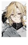  1boy absurdres bespectacled blonde_hair border closed_mouth commentary_request earrings genshin_impact glasses hair_between_eyes highres jewelry kaveh_(genshin_impact) looking_at_viewer male_focus medium_hair red_eyes round_eyewear sho_yai solo white_border zipper zipper_pull_tab 