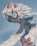  1girl animal_ears animal_hands bangs blue_background blurry blurry_background body_fur claws constricted_pupils dark-skinned_female dark_skin elearttt extra_arms faputa fewer_digits from_side hair_between_eyes highres horns looking_at_viewer looking_to_the_side made_in_abyss no_mouth outstretched_arm procreate_(medium) red_horns short_hair simple_background solo topless very_dark_skin white_fur white_hair 