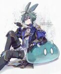  1boy ahoge animal_ears armor artist_name black_boots black_choker black_coat black_gloves blue_cape blue_coat blue_gloves blue_shirt blue_vest boots buttons cape choker closed_mouth coat collared_shirt commentary_request crossed_bangs dagger genshin_impact gloves grey_hair hair_between_eyes hair_intakes hand_up highres holding holding_dagger holding_knife holding_weapon hydro_slime_(genshin_impact) jewelry knee_up knife lapels lohen_(genshin_impact) long_sleeves looking_at_viewer male_focus mole mole_under_eye multicolored_eyes multicolored_gloves open_clothes open_coat pants pauldrons rabbit_boy rabbit_ears rabbit_tail red_eyes ring shirt short_hair shoulder_armor single_pauldron sitting sleeve_cuffs slime_(creature) slime_(genshin_impact) smile smirk solo tail tassel thigh_boots thigh_strap twitter_username two-tone_gloves vest watermark weapon white_pants white_shirt wing_collar y0moru 