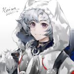  1boy absurdres arknights backpack bag black_gloves coat collar dated gloves grey_hair highres hood hood_up hooded_coat infection_monitor_(arknights) looking_at_viewer male_focus purple_eyes qanipalaat_(arknights) ruian476 short_hair signature simple_background smile solo upper_body white_background white_coat 
