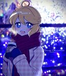  1girl ahoge black_gloves blonde_hair blue_eyes blurry blurry_background christmas coat commentary cup cursive dated ellie_(kisaragi_yuu) english_commentary english_text gloves grey_coat half_gloves holding holding_cup kisaragi_yuu_(fallen_sky) lights long_sleeves looking_at_viewer merry_christmas night original outdoors red_scarf scarf short_hair smile solo standing upper_body winter_clothes 
