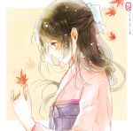  1girl 2017 artist_logo artist_name autumn_leaves bangs blue_bow blush border bow brown_eyes brown_hair closed_mouth dated falling_leaves from_side hair_bow hakama highres holding holding_leaf japanese_clothes leaf long_hair looking_at_object maple_leaf original outside_border pink_background pink_hakama profile purple_sash sash simple_background smile solo tina_(tinashan2) white_border 