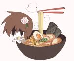  1other androgynous atoymk black_eyes brown_hair chopsticks collared_shirt crossed_arms eating egg food grey_background grey_shirt highres in_bowl in_container kamaboko kurohebi len&#039;en narutomaki noodles other_focus ramen shirt short_sleeves simple_background solo steam 