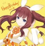  1girl 2023 alternate_hairstyle animal_ears arm_at_side arm_behind_head arm_up assault_lily bangs bare_shoulders blue_eyes blunt_bangs breasts brown_hair chinese_zodiac closed_mouth commentary detached_sleeves fake_animal_ears floating_hair hairband hakama hand_on_own_head happy_birthday highres japanese_clothes kaede_johan_nouvel long_hair long_sleeves looking_at_viewer medium_breasts nontraditional_miko official_alternate_costume orange_hakama patterned_background piatin pom_pom_(clothes) rabbit_ears rope shimenawa shippou_(pattern) shirt side_ponytail sidelocks sleeveless sleeveless_shirt smile solo upper_body white_hairband white_shirt wide_sleeves year_of_the_rabbit yellow_background 