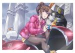  1girl absurdres black_pantyhose brown_eyes brown_hair cup fuuto_tantei grey_sky high_ponytail highres holding holding_cup jacket kabashima_yousuke kamen_rider kamen_rider_w narumi_akiko official_art outdoors pantyhose pantyhose_under_shorts parted_lips pink_jacket ponytail shorts signature sitting solo steam yellow_shorts 