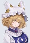  1girl :t bangs blonde_hair blue_tabard closed_mouth commentary_request dress grey_background hat highres looking_at_viewer medium_hair pillow_hat sarasadou_dan simple_background slit_pupils solo tabard touhou upper_body white_dress white_headwear yakumo_ran yellow_eyes 