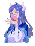  1girl ahoge blue_cape blue_hair blue_nails cape covered_mouth curled_horns dinosaur_girl fur-trimmed_cape fur_trim hand_up horns long_hair long_sleeves looking_at_viewer mask mouth_mask multicolored_hair one_piece pink_eyes pink_hair pink_mask raine_(acke2445) shirt simple_background solo streaked_hair ulti_(one_piece) white_background white_shirt 