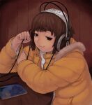  1girl bad_drawr_id bad_id bisyamon book brown_hair cable character_request closed_mouth coat copyright_request fur-trimmed_coat fur_trim headphones holding holding_cable jitome long_sleeves looking_at_viewer oekaki short_hair sitting smile solo table upper_body wooden_wall yellow_coat 