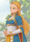  1girl artist_name bangs blonde_hair breasts bridal_gauntlets closed_mouth expressionless from_side green_eyes highres ivy_(sena0119) jewelry long_hair long_sleeves outdoors own_hands_together pointy_ears princess_zelda ring small_breasts solo standing the_legend_of_zelda tree triforce_print upper_body 