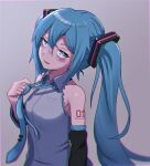  1girl blue_eyes blue_hair chromatic_aberration detached_sleeves hatsune_miku highres kumada_gaon looking_at_viewer necktie simple_background sleeveless solo upper_body vocaloid 
