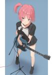  1girl absurdres black_shirt black_shoes black_skirt black_sleeves blue_background blush closed_mouth collarbone commentary detached_sleeves guitar highres instrument kaf_(kamitsubaki_studio) kamitsubaki_studio medium_hair microphone microphone_stand neko_hiiragi nose one_side_up pink_hair purple_eyes red_pupils shirt shoes short_sleeves single_detached_sleeve skirt solo thighs virtual_youtuber white_background yellow_pupils 