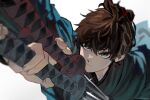  1boy blue_eyes blue_kimono blurry brown_hair closed_mouth commentary depth_of_field dual_wielding english_commentary fate/grand_order fate_(series) foreshortening hair_between_eyes highres holding holding_sword holding_weapon ink_(inkypyon) japanese_clothes katana kimono looking_ahead male_focus miyamoto_iori_(fate) serious simple_background solo sword tassel topknot twitter_username upper_body weapon white_background 