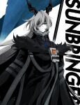  1girl black_cloak black_horns blue_eyes blue_flag character_name cloak closed_mouth commentary flag fur-trimmed_cloak fur_trim grey_hair hair_between_eyes hansam0657 heterochromia highres horns long_hair looking_at_viewer solo sunbringer_(zenless_zone_zero) untranslatable_commentary white_background yellow_eyes zenless_zone_zero 