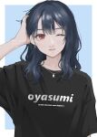  1girl arm_at_side black_shirt blue_background blue_eyes border clothes_writing commentary_request crew_neck double-parted_bangs earrings expressionless hand_on_own_head hand_up highres jewelry looking_at_viewer medium_hair necklace nozawa_(nooo1709) one_eye_closed original outside_border parted_lips print_shirt red_eyes shirt short_sleeves simple_background solo straight-on t-shirt upper_body watermark wavy_hair white_border 