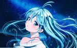  1girl absurdres ahoge blue_eyes blue_hair denpa_onna_to_seishun_otoko highres horizon long_hair looking_at_viewer looking_back nebula night ocean outdoors scenery shore sky solo star_(sky) starry_sky starry_sky_background touwa_erio water 