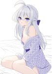  1girl absurdres ahoge akira_(eleven4-tabletennis2ndg) bare_legs belt bow braid breasts collarbone commentary_request elaina_(majo_no_tabitabi) grey_hair hair_between_eyes hair_bow highres japanese_clothes kimono long_hair looking_at_viewer majo_no_tabitabi on_bed open_clothes open_kimono open_mouth print_kimono purple_belt purple_bow purple_eyes side_braid simple_background single_bare_shoulder small_breasts solo white_background yukata 