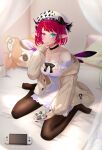  1girl alternate_hair_length_(shorter) asymmetrical_wings badge bed beret black_choker black_horns black_pantyhose black_wings bloom_(irys) blue_eyes boomei_(nanashi_mumei) bow breasts brown_cardigan cable_knit canopy_bed cardigan character_badge choker cleavage commentary controller crystal_wings dress dualshock earrings from_above game_controller gloom_(irys) hakos_baelz hat hat_bow heterochromia highres holding holding_controller holding_game_controller hololive hololive_english holopromise horns irys_(casualrys)_(hololive) irys_(hololive) jewelry long_pointy_ears medium_breasts missing_halo multicolored_hair nanashi_mumei necklace nemu_(ceres_fauna) nintendo_switch nintendo_switch_-_oled_model no_shoes off-shoulder_dress off_shoulder official_alternate_costume official_alternate_hairstyle on_bed open_cardigan open_clothes pantyhose pink_eyes playstation_controller pointy_ears red_hair red_streaks shimo_(fly20232) short_dress short_hair sitting smol_baelz spaghetti_strap sparkle_print star-shaped_pupils star_(symbol) streaked_hair swept_bangs symbol-shaped_pupils virtual_youtuber wariza white_dress white_hat white_wings wings 
