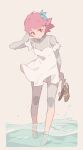  1girl android artist_name blue_flower chinese_commentary commentary_request cytus cytus_ii dress flower frilled_arm_strap full_body hair_flower hair_ornament highres holding holding_unworn_clothes holding_unworn_shoes looking_at_viewer metal_skin pink_hair red_eyes shoes short_hair skin_seams spaghetti_strap trove unworn_shoes vanessa_(cytus_ii) wading water white_dress wind 