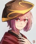  1girl absurdres bangs black_headwear bowl bowl_hat closed_mouth erty113 grey_background hat highres looking_at_viewer purple_hair red_eyes short_hair signature simple_background smile solo sukuna_shinmyoumaru touhou upper_body 
