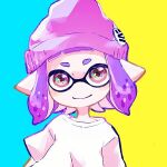  1girl beanie hat inkling inkling_girl nintendo pink_eyes pink_headwear pointy_ears purple_hair shirt short_hair simple_background smile solo splatoon_(series) t-shirt thick_eyebrows tora_kaede two-tone_background white_shirt 