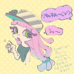  1girl baseball_cap black_shirt blue_hair clownfish colored_eyelashes colored_skin drooling eyelashes fish gradient_hair green_eyes hand_up harmony_(splatoon) hat light_blue_hair long_hair looking_to_the_side low-tied_long_hair motion_lines multicolored_hair multicolored_skin no_nose open_mouth pink_hair pink_skin polka_dot polka_dot_background purple_pupils shirt solo speech_bubble splatoon_(series) splatoon_3 striped striped_headwear tentacle_hair translation_request two-tone_hair two-tone_skin ukata v yellow_background 