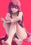  1girl ass bangs bare_shoulders barefoot blue_eyes blue_nails breasts crossed_ankles feet foreshortening knees_up large_breasts long_hair looking_at_viewer nail_polish original pink_background purple_eyes red_background sitting smile solo syuri22 toenail_polish toenails toes very_long_hair 