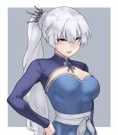  1girl blue_dress blue_eyes bluefield border breasts cleavage commentary dress hair_ornament hand_on_hip highres long_hair medium_breasts parted_lips ponytail rwby sash scar scar_across_eye shrug_(clothing) smile smug solo tiara upper_body v-shaped_eyebrows weiss_schnee white_border white_hair 