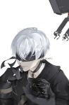  1boy absurdres artist_name bishounen black_blindfold black_box black_choker black_coat black_gloves blindfold choker coat gloves highres male_focus nier:automata nier_(series) pod_(nier:automata) short_hair simple_background solo upper_body user_nwkw7427 white_background white_hair yorha_no._9_type_s 