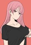  1girl :/ bangs black_shirt breast_lift breasts collarbone copyright_request earrings expressionless h2o_(ddks2923) hair_behind_ear highres jewelry large_breasts mole mole_under_eye pink_hair red_background red_eyes shirt short_sleeves solo upper_body 