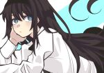  black_hair black_headband blue_eyes commentary hand_on_own_cheek hand_on_own_face headband highres long_hair long_sleeves looking_at_viewer shirt simple_background solo tohno_akiha tsukihime tsukihime_(remake) ttumupen white_shirt 