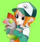  1girl apron gloves green_background hat highres holding inkling inkling_girl open_mouth orange_apron orange_hair rubber_gloves salmonid sharp_teeth shirt simple_background smallfry_(splatoon) splatoon_(series) splatoon_2 teeth tsuzuyama upper_body white_shirt 