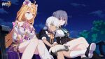  3girls animal bare_legs bare_shoulders black_gloves breasts carole_peppers cat character_request child crossed_legs female_child gloves hand_on_another&#039;s_shoulder highres honkai_(series) honkai_impact_3rd large_breasts logo long_hair looking_at_another multiple_girls night night_sky official_art official_wallpaper orange_eyes orange_hair orange_ribbon outdoors red_eyes ribbon sitting sky small_breasts smile socks stan_(honkai_impact) susannah_(honkai_impact) susannah_(valkyrie_quicksand) tree white_hair white_socks yellow_eyes 