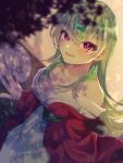  1girl blurry blurry_foreground breasts cleavage green_hair hair_ornament hand_fan heaven_burns_red highres japanese_clothes kimono large_breasts long_hair looking_at_viewer ooshima_isuzu purple_eyes red_eyes rin_0101010 solo yukata 