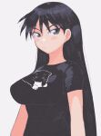  1girl arms_at_sides azumanga_daioh black_hair black_shirt blush_stickers breasts cat closed_mouth expressionless faux_traditional_media grey_eyes hair_between_eyes inkerton-kun large_breasts long_hair looking_at_viewer meme print_shirt sakaki_(azumanga_daioh) shirt short_sleeves simple_background solo spinning_cat_(meme) straight_hair tsurime very_long_hair white_background 