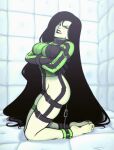  1girl angry barefoot black_hair black_lips colored_skin green_eyes green_skin kim_possible kneeling kusujinn long_hair looking_at_viewer padded_walls restrained shego soles solo straitjacket teeth 