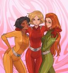  3girls alex_(totally_spies) animification belt black_hair blush bodysuit breasts brown_eyes clover_(totally_spies) dark-skinned_female dark_skin green_bodysuit green_eyes grey_belt hand_on_another&#039;s_shoulder hand_on_own_hip head_tilt highres itslopezz looking_at_viewer medium_breasts multiple_girls orange_hair puckered_lips red_bodysuit sam_(totally_spies) short_hair smile spanish_commentary totally_spies twitter_username yellow_bodysuit 