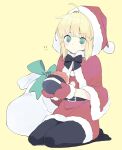  1girl 87banana artoria_pendragon_(fate) bag belt belt_buckle black_belt black_bow blonde_hair bow buckle capelet fate/stay_night fate_(series) green_eyes hat red_capelet saber santa_costume santa_hat seiza sitting solo white_trim yellow_background 