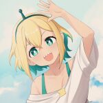  1girl amano_pikamee ameiarts arm_up artist_name black_hairband blonde_hair bright_pupils cloud cloudy_sky collarbone commentary crossed_bangs english_commentary green_eyes green_hair hairband hand_up highres multicolored_hair off-shoulder_shirt off_shoulder shirt short_hair signature sky solo upper_body virtual_youtuber voms waving white_pupils white_shirt wide_sleeves 