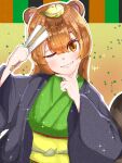  1girl animal_ears brown_eyes brown_hair green_kimono hair_between_eyes hand_up highres japanese_clothes kimono leaf leaf_on_head mameda_(uchi_no_shisho_wa_shippo_ga_nai) mita_risuto obi one_eye_closed raccoon_ears raccoon_girl raccoon_tail rakugo sash smile solo sparkle tail uchi_no_shisho_wa_shippo_ga_nai 