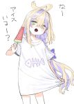  1girl ahoge blonde_hair blush fish_bone_print food green_eyes hair_between_eyes highres holding holding_food long_hair looking_at_viewer multicolored_hair open_mouth original oversized_clothes oversized_shirt popsicle purple_hair shirt short_sleeves signalviolet simple_background solo t-shirt translation_request very_long_hair watermelon_bar white_background white_shirt 