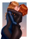  2dswirl 2girls ass avengers_(series) black_jumpsuit black_widow blonde_hair blue_jumpsuit curvy fantastic_four grabbing_another&#039;s_hair hands_on_another&#039;s_back highres jumpsuit kiss marvel mature_female multiple_girls natasha_romanoff red_hair sue_storm yuri 