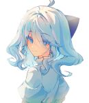  1girl absurdres ahoge blue_eyes blue_hair closed_mouth furina_(genshin_impact) genshin_impact hair_between_eyes heterochromia highres li_nauu light_blue_hair looking_at_viewer looking_back multicolored_hair sidelocks simple_background smile solo upper_body white_background 