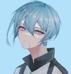  1boy black_jacket blue_background blue_eyes blue_hair blue_lock closed_mouth collared_jacket highres jacket koumimi male_focus multicolored_clothes multicolored_jacket short_hair simple_background solo two-tone_jacket upper_body white_jacket you_hiori 