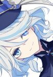  1girl ascot blue_ascot blue_brooch blue_eyes blue_gemstone blue_hair blue_headwear blue_jacket close-up closed_mouth drop-shaped_pupils furina_(genshin_impact) gem genshin_impact hair_between_eyes hat heterochromia highres jacket light_blue_hair looking_at_viewer mismatched_pupils multicolored_hair noa_hxx simple_background smile solo top_hat white_background white_hair white_trim_bow 
