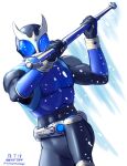  1boy arcle_(kuuga) armor black_bodysuit blue_armor blue_eyes blue_vest bodysuit commentary_request compound_eyes dated forehead_jewel gold_horns highres holding holding_stick holding_weapon kamen_rider kamen_rider_kuuga kamen_rider_kuuga_(series) kuuga_(dragon) leg_up light_particles male_focus partial_commentary simple_background solo stick taikyokuturugi upper_body vest weapon white_background 