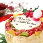  cake christmas food food_focus fruit highres kiwi_(fruit) kiwi_slice leaf merry_christmas no_humans original red_ribbon ribbon santa_claus still_life strawberry strawberry_slice white_background yukkii_(dodaira) 