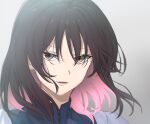  1girl absurdres black_hair brown_eyes close-up colored_inner_hair gradient_background grey_background highres light_(lightpicture33) looking_at_viewer medium_hair multicolored_hair parted_lips pink_hair portrait solo yahari_ore_no_seishun_lovecome_wa_machigatteiru. yukinoshita_haruno 