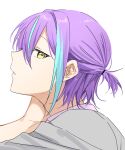  1boy aqua_hair commentary hair_tie hk_(wgyz7222) kamishiro_rui kamiyama_high_school_uniform_(project_sekai) looking_at_viewer male_focus multicolored_hair project_sekai purple_hair school_uniform short_hair sideways_glance simple_background solo streaked_hair two-tone_hair white_background yellow_background 